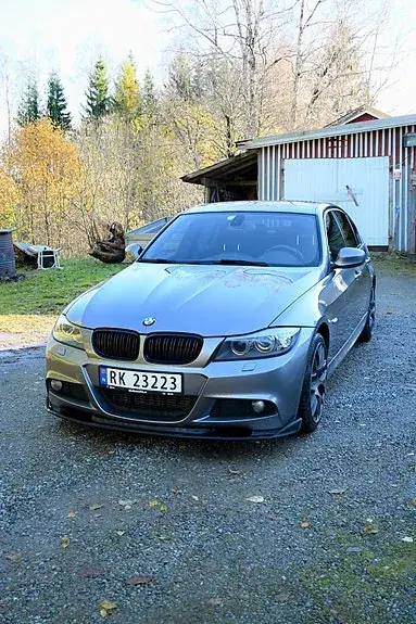 BMW 318D 2010 photo 2