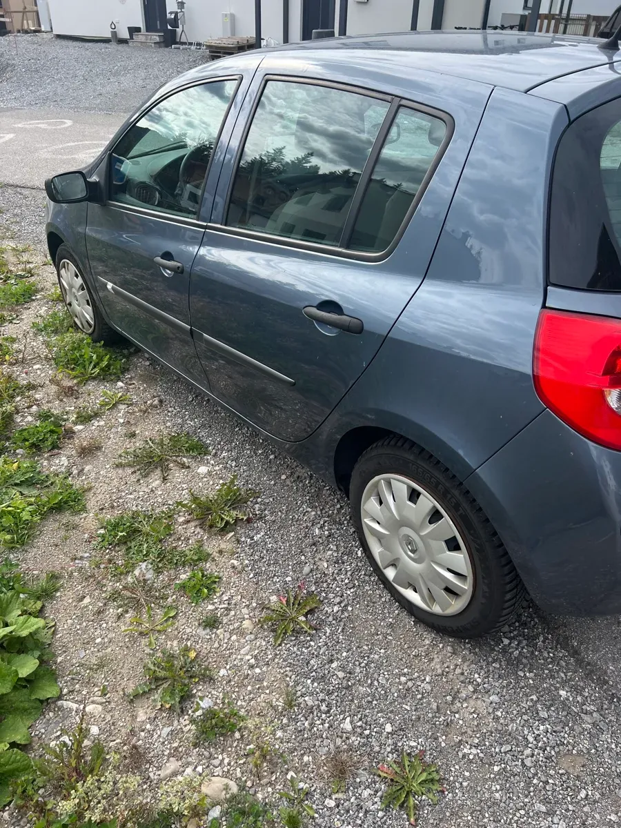 Renault Clio 2006 photo 3