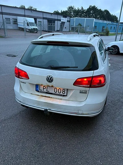 Volkswagen Passat 2011 photo 2
