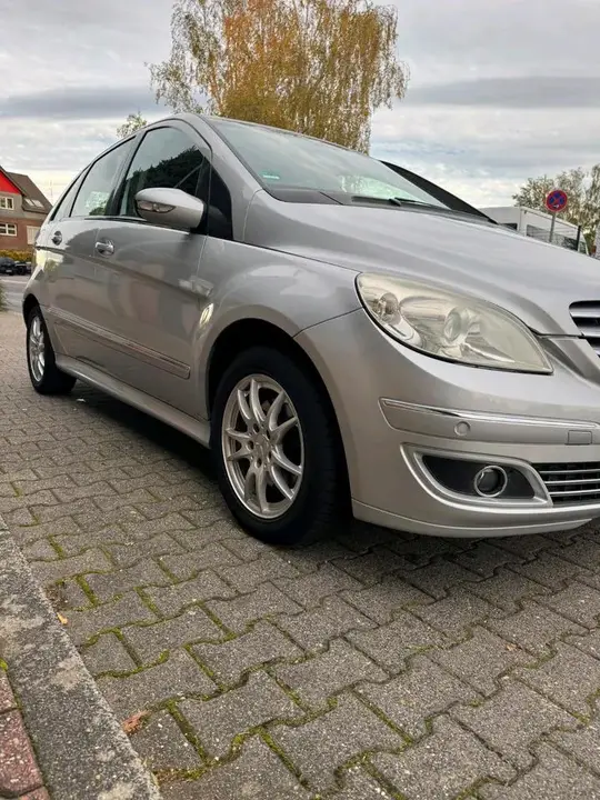 Mercedes-Benz B 200