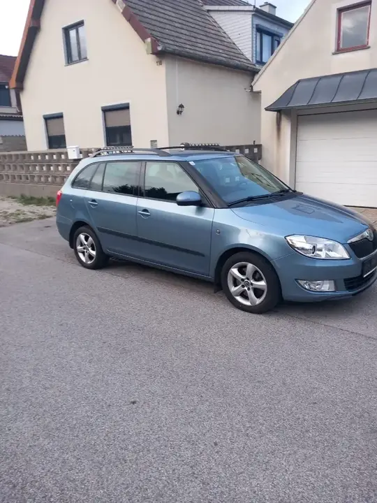 Skoda Fabia 2010 photo 2