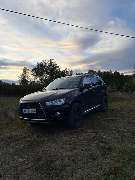 Mitsubishi Outlander 2011 photo 2