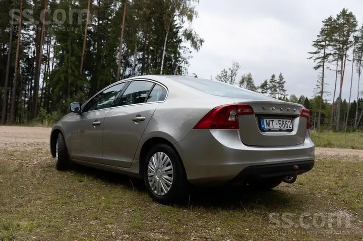 Volvo S60 2012 photo 2
