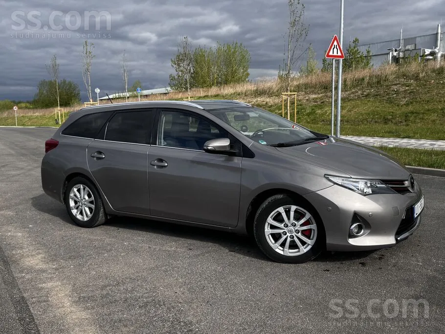 Toyota Auris 2013 photo 4