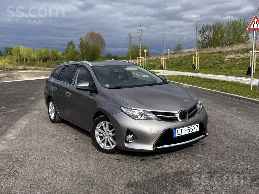 Toyota Auris 2013 photo 3