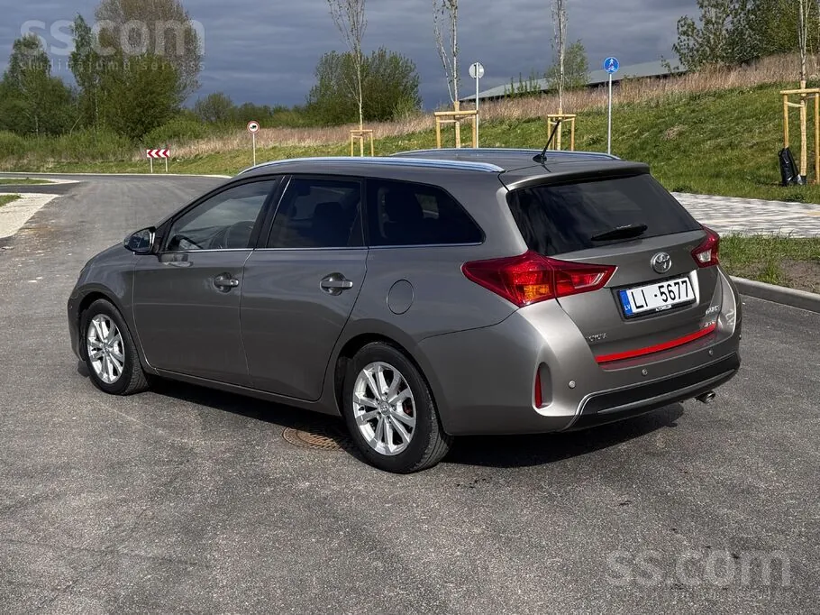 Toyota Auris 2013 photo 5