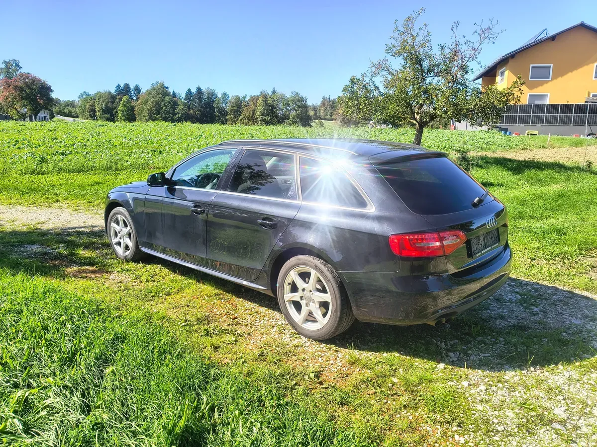 Audi A4 2012 photo 2