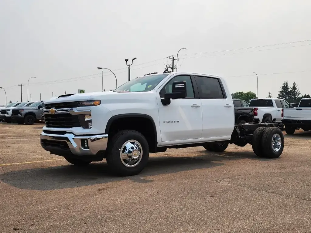 Chevrolet Silverado 3500 2026 photo 2
