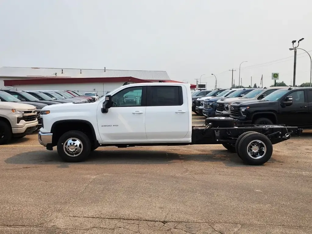 Chevrolet Silverado 3500 2026 photo 3