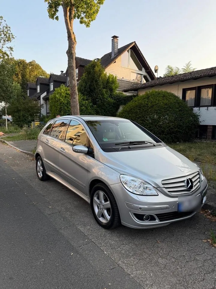 Mercedes-Benz B200