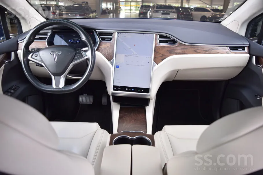 Tesla Model X 2017 photo 4