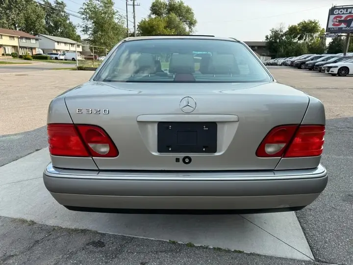 Mercedes-Benz E-Class 1997 photo 4
