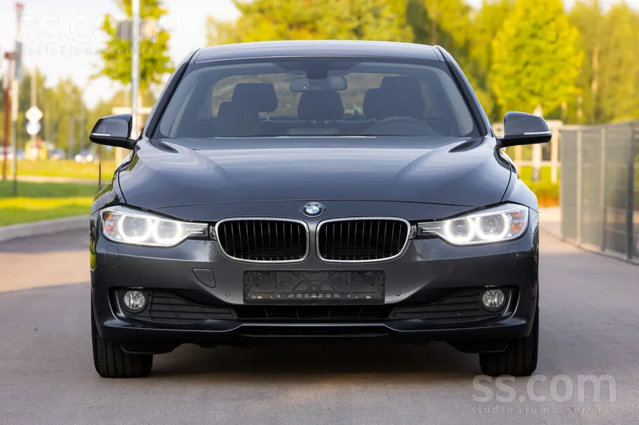 BMW 318 2013 photo 2
