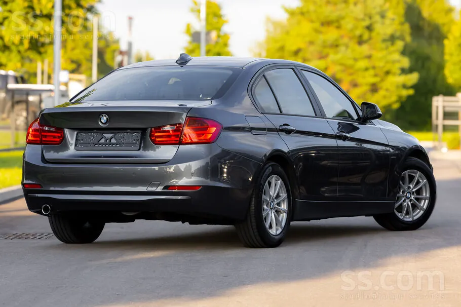 BMW 318 2013 photo 4