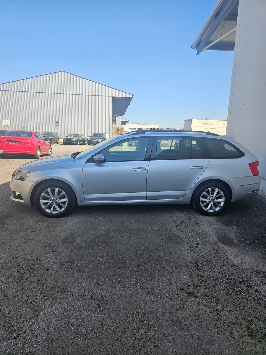 Skoda Octavia 2021 photo 2