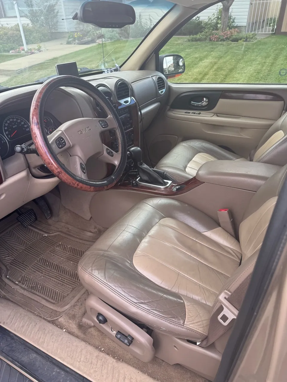 GMC Envoy 2004 photo 5