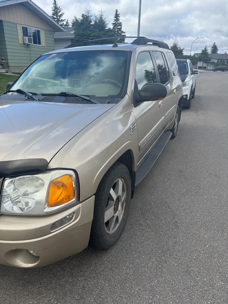 GMC Envoy 2004 photo 2