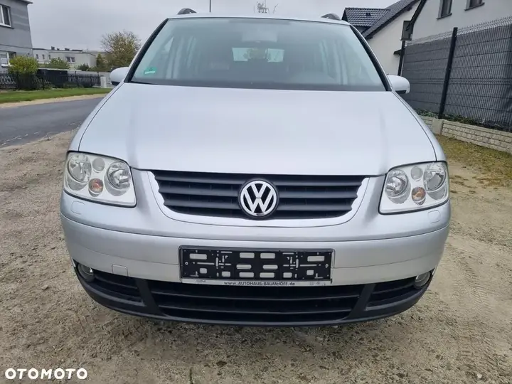 Volkswagen Touran 2006 photo 2