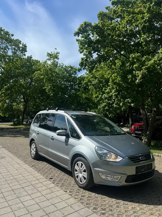 Ford Galaxy 2010 photo 2