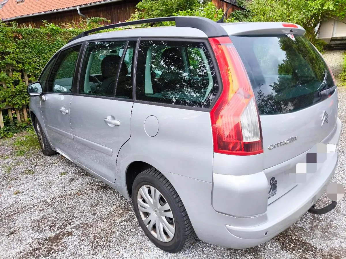 Citroen Grand C4 Picasso 2011 photo 2
