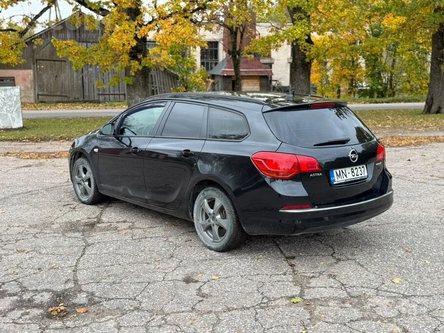 Opel Astra 2013 photo 4