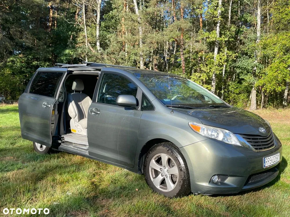 Toyota Sienna 2013 photo 4