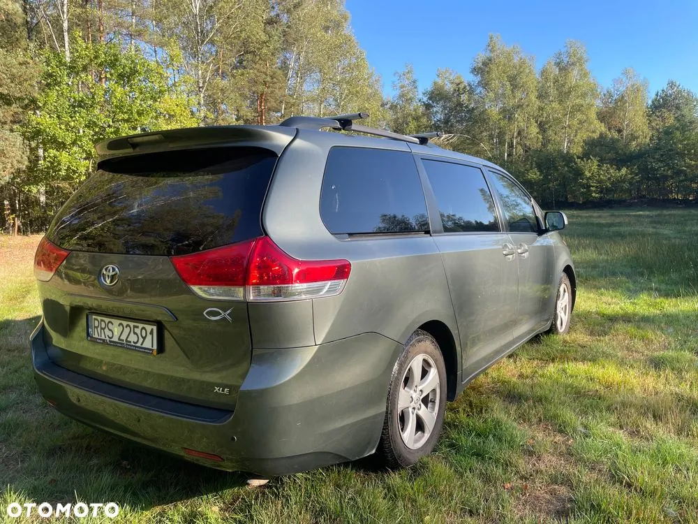 Toyota Sienna 2013 photo 5