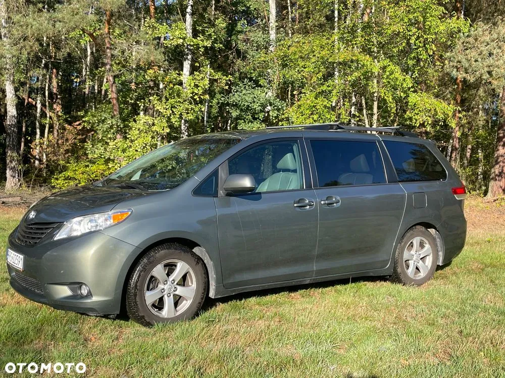 Toyota Sienna 2013 photo 2
