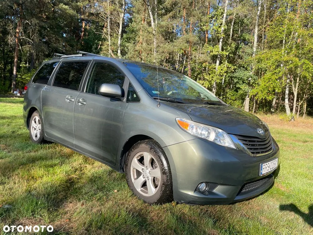 Toyota Sienna 2013 photo 3