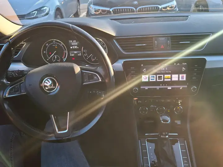 Skoda Superb 2018 photo 2