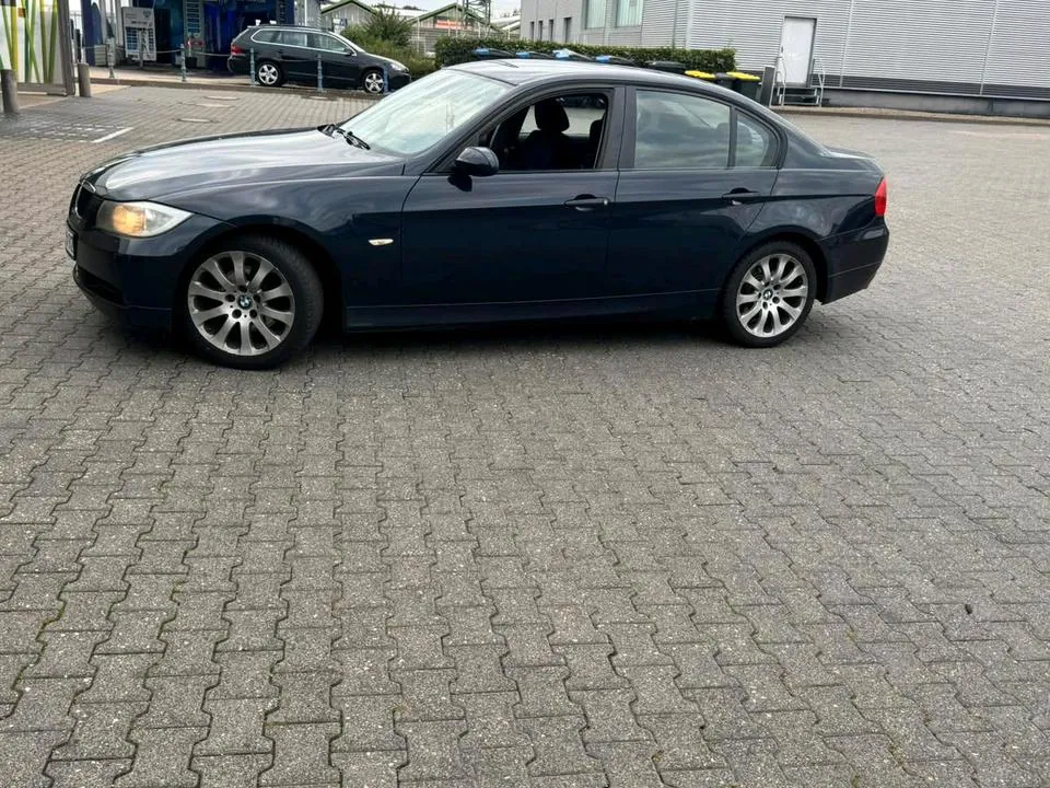 BMW 318I E90