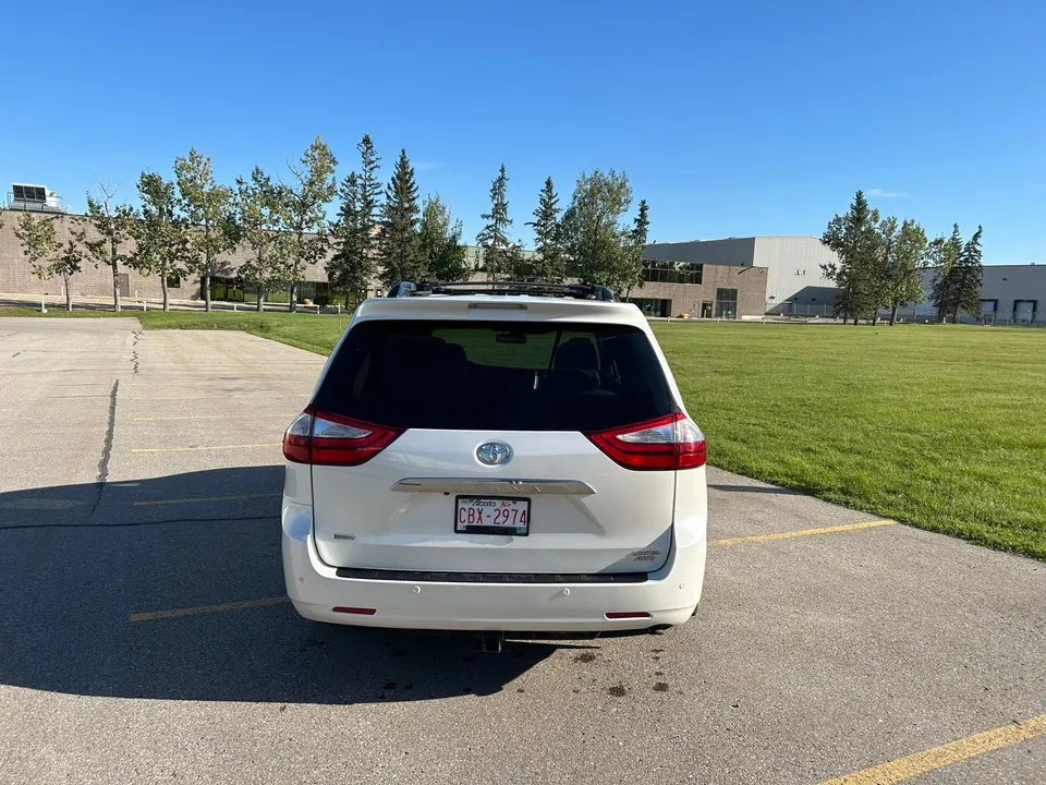Toyota Sienna 2015 photo 3