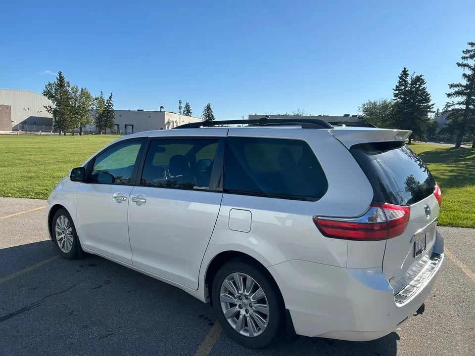 Toyota Sienna 2015 photo 4