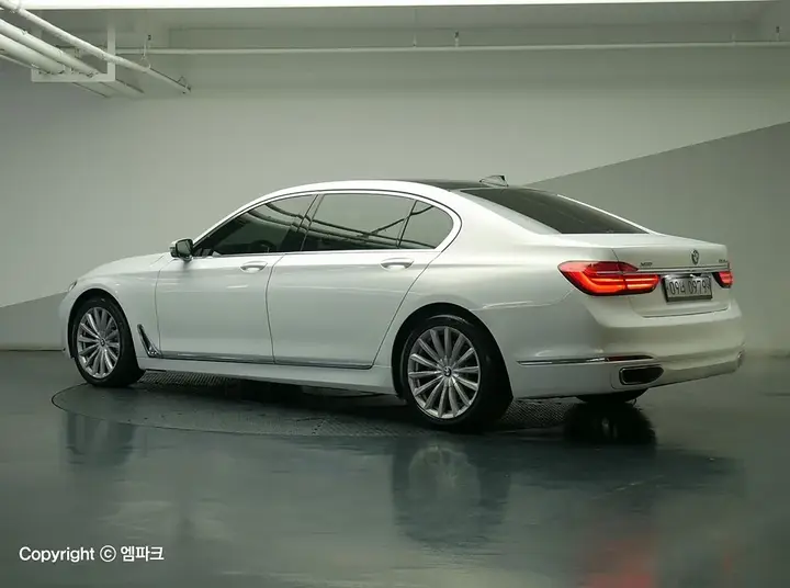 BMW 7 Series 2016 photo 3