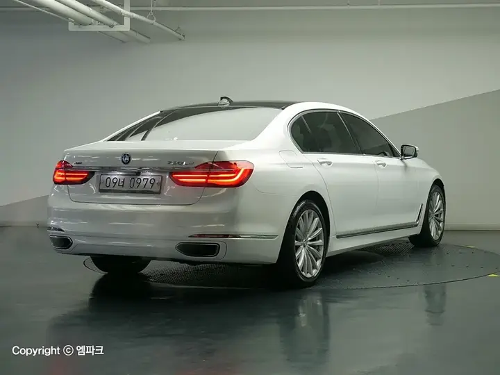 BMW 7 Series 2016 photo 4