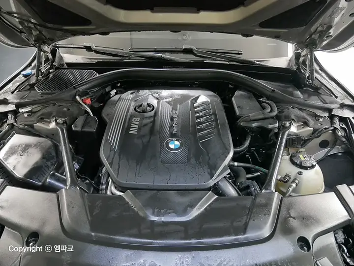 BMW 7 Series 2016 photo 5