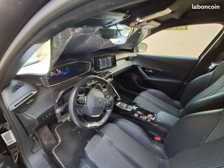 Peugeot 2008 2023 photo 3