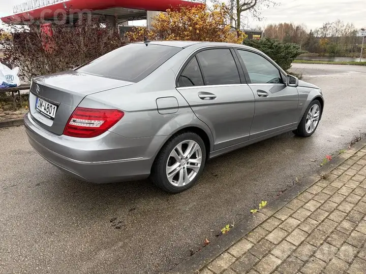 Mercedes-Benz C180 2011 photo 2