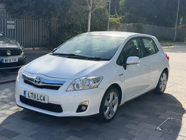 Toyota Auris 2011 photo 2