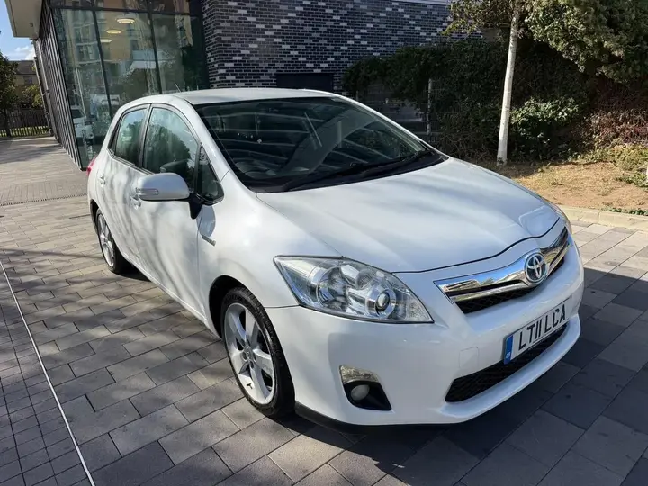 Toyota Auris 2011 photo 3