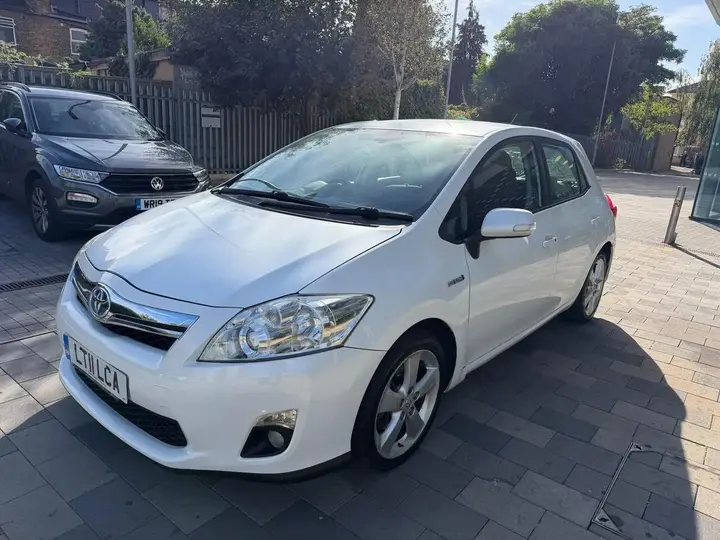 Toyota Auris 2011 photo 4