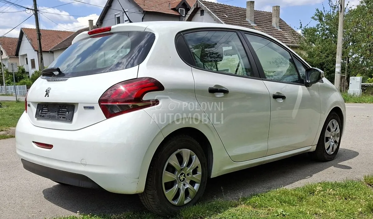 Peugeot 208 2015 photo 5