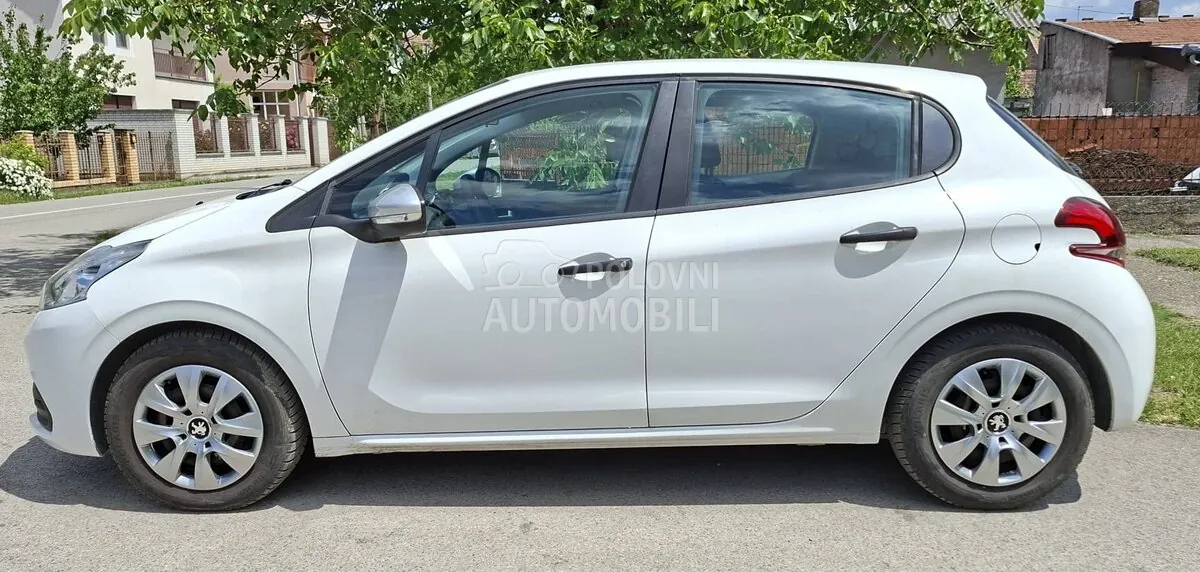Peugeot 208 2015 photo 4