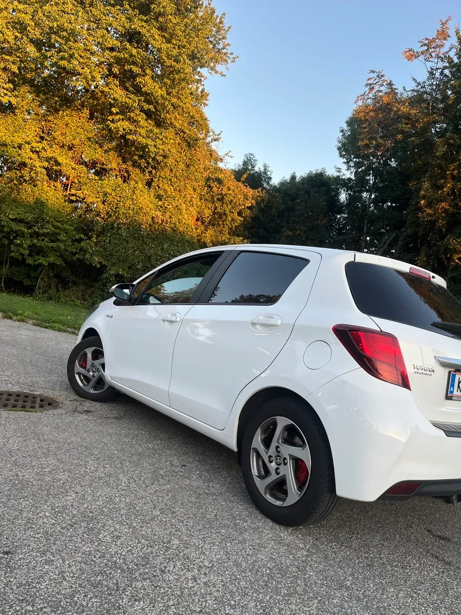 Toyota Yaris 2015 photo 2