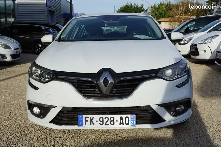 Renault Megane 2019 photo 2