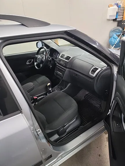 Skoda Fabia 2010 photo 3