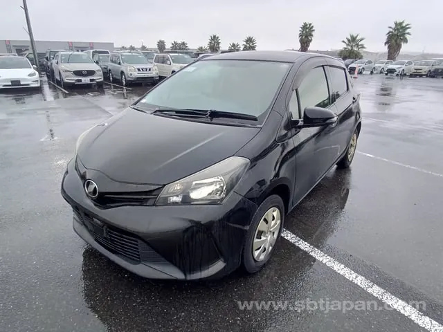 Toyota Vitz 2015 photo 2