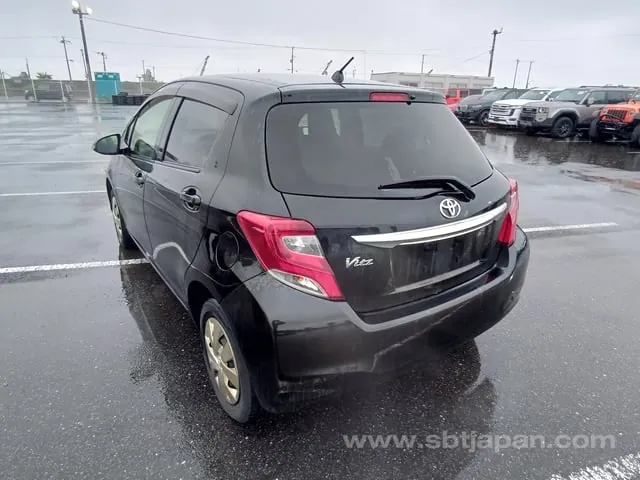Toyota Vitz 2015 photo 3