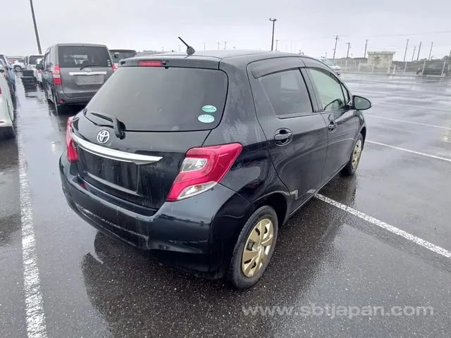 Toyota Vitz 2015 photo 4