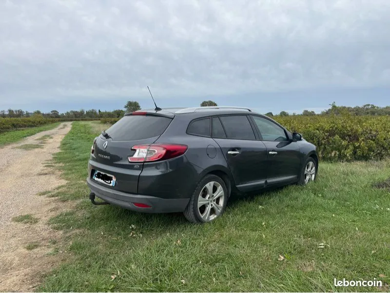 Renault Megane 2010 photo 2